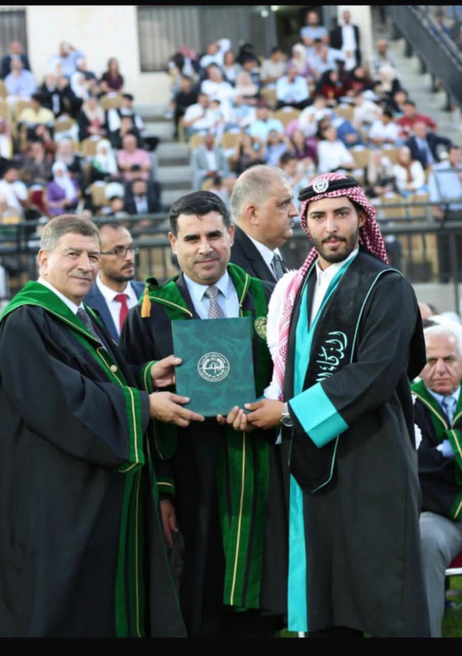 زيد رائد الفايز ينال شهادة البكالوريوس بالذكاء الاصطناعي