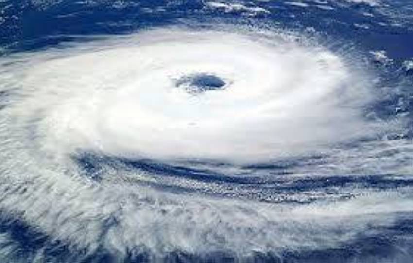 إعصار أمبرتو يشتدّ إلى الفئة الرابعة فوق المحيط الأطلسي