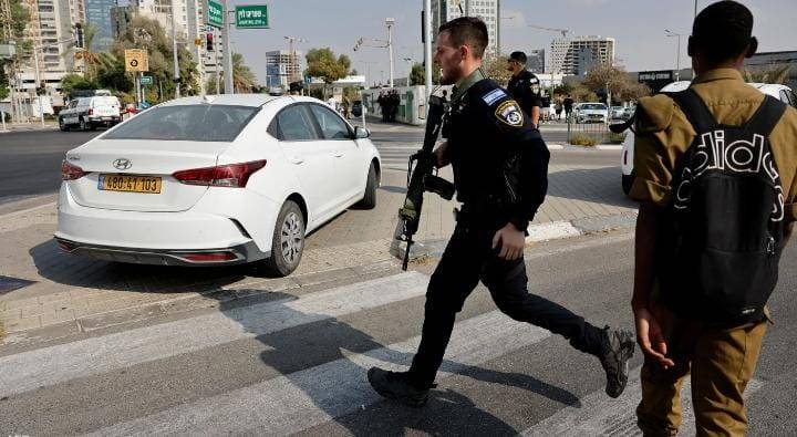 رواتب وحماية كاملة.. إسرائيل تحذر من مكالمات هاتفية مشبوهة