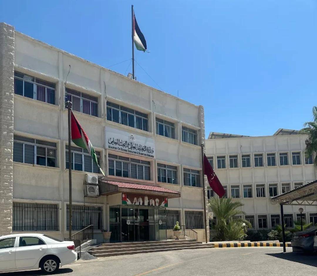 وحدة تنسيق القبول الموحد تعلن عن بدء تقديم الطلبات الإلكترونية لطلبة إساءة الاختيار والطلبة... تفاصيل