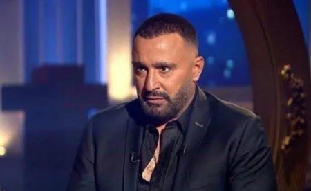 نجاة الفنان أحمد السقا من حادث سير مروع