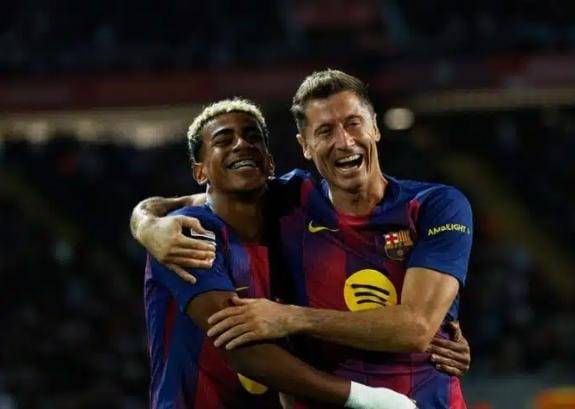 برشلونة ينتزع الصدارة من ريال مدريد