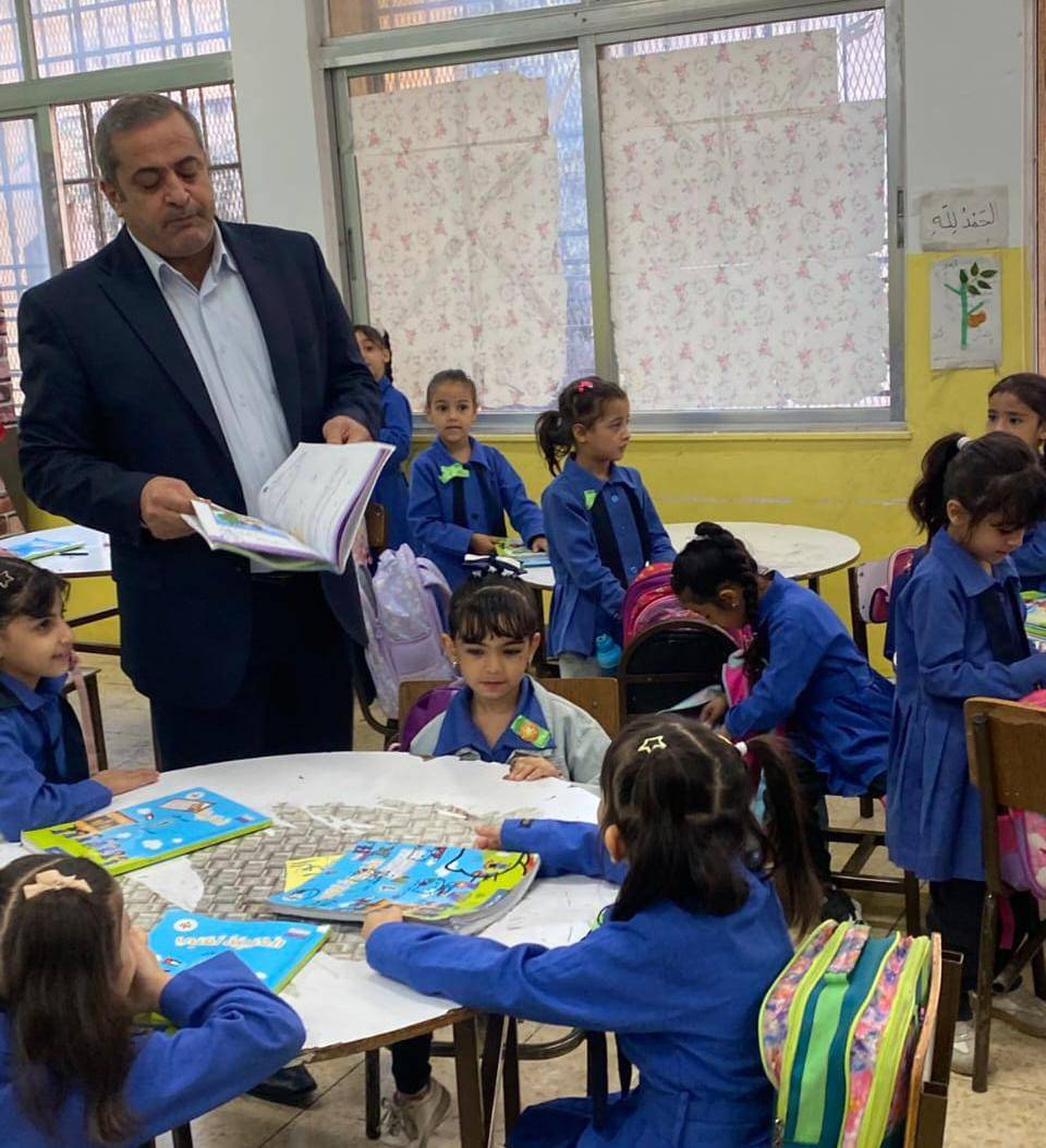 الشديفات يناقش خطة المديرية ويتفقد مدرسة آمنة