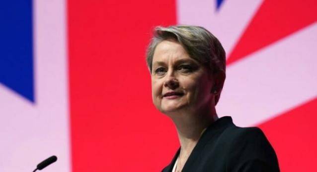 وزيرة خارجية بريطانيا: منع إسرائيل دخول الغذاء إلى غزة عار أخلاقي