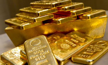 الذهب يحلق .. سعر قياسي جديد وأفضل أداء شهري منذ 14 عاماً