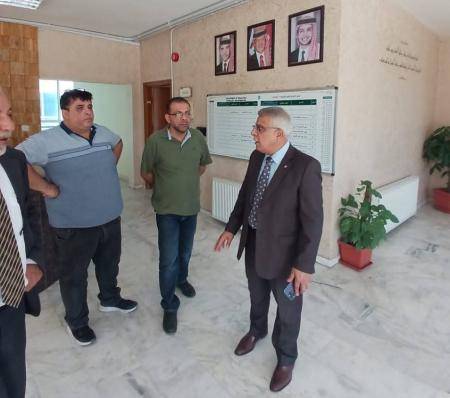 الخصاونة يتفقد قسم تكنولوجيا التعليم والمعلومات