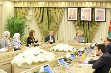 الثقافة والشباب في الأعيان تلتقي مديرة مركز زها الثقافي