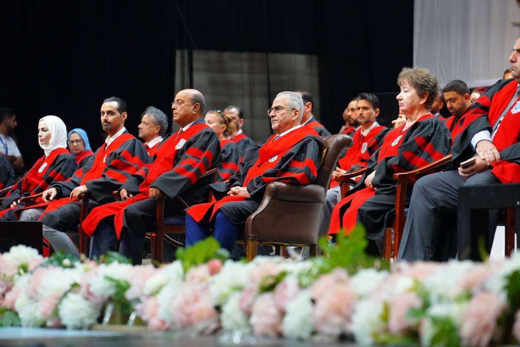 أ.د.حمدان يرعى احتفال عمان الاهلية لليوم الثاني بتخريج طلبة الفصل الصيفي من الفوج 32 ...صور