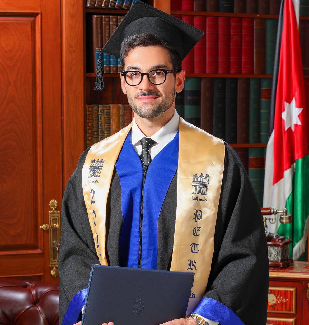 شهوان يهنئ الدكتور طلال صبيح السيلاوي بتخرجه من جامعة البترا