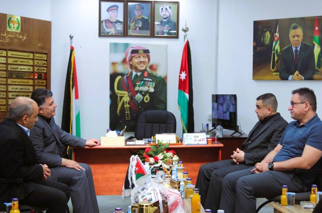 محافظ نابلس يزور المستشفى الميداني الأردني نابلس 8