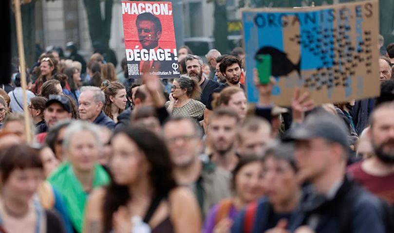 فرنسا تستعد لإضراب شامل اليوم