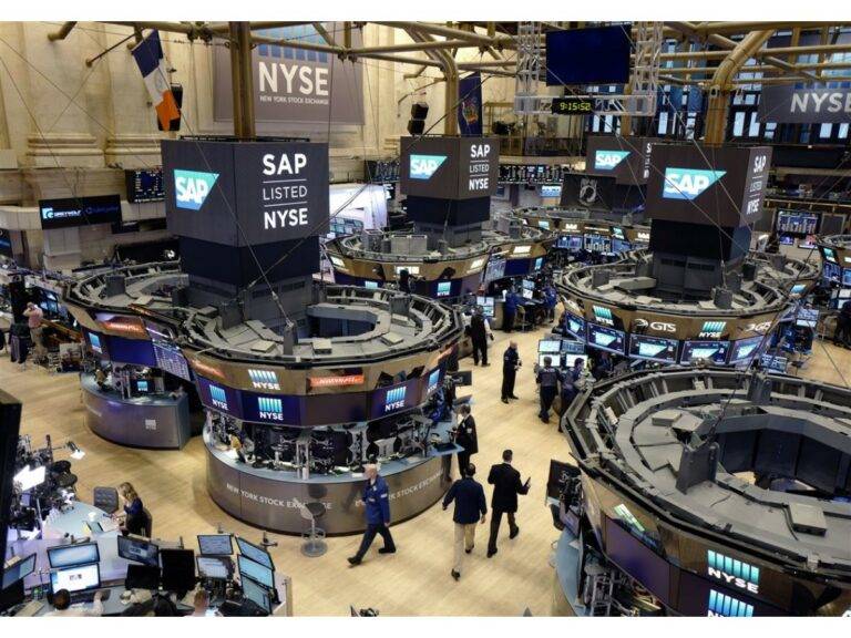 مؤشرات الأسهم الأمريكية تنهي تعاملاتها على ارتفاع أمس