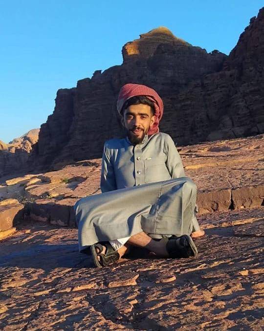 شباب العزازمة يهنئون عمر أبو الخيل بعيد ميلاده الـ24