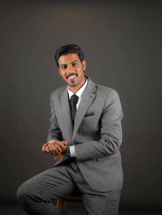 العثمان ينال البكالوريوس في الإذاعة والتلفزيون