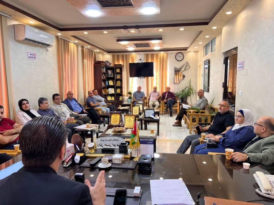 مدير تربية جرش يترأس اجتماعاً مع رؤساء الأقسام لمناقشة الاستعدادات لفصل الشتاء