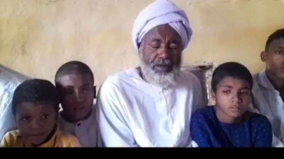 أسرة سودانية بأكملها تفقد بصرها بسبب الماء الأسود.. ما القصة؟