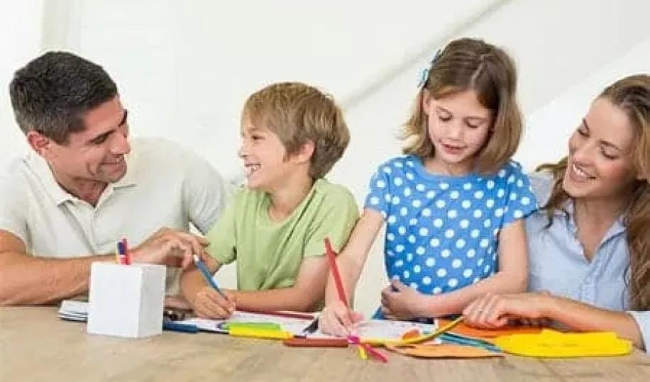 5 مهارات فعالة لتعزيز التواصل بين الآباء والأبناء بعد بدء الدراسة