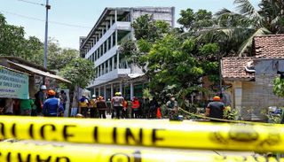 حصيلة ضحايا انهيار مدرسة في إندونيسيا ترتفع لـ50 شهيد