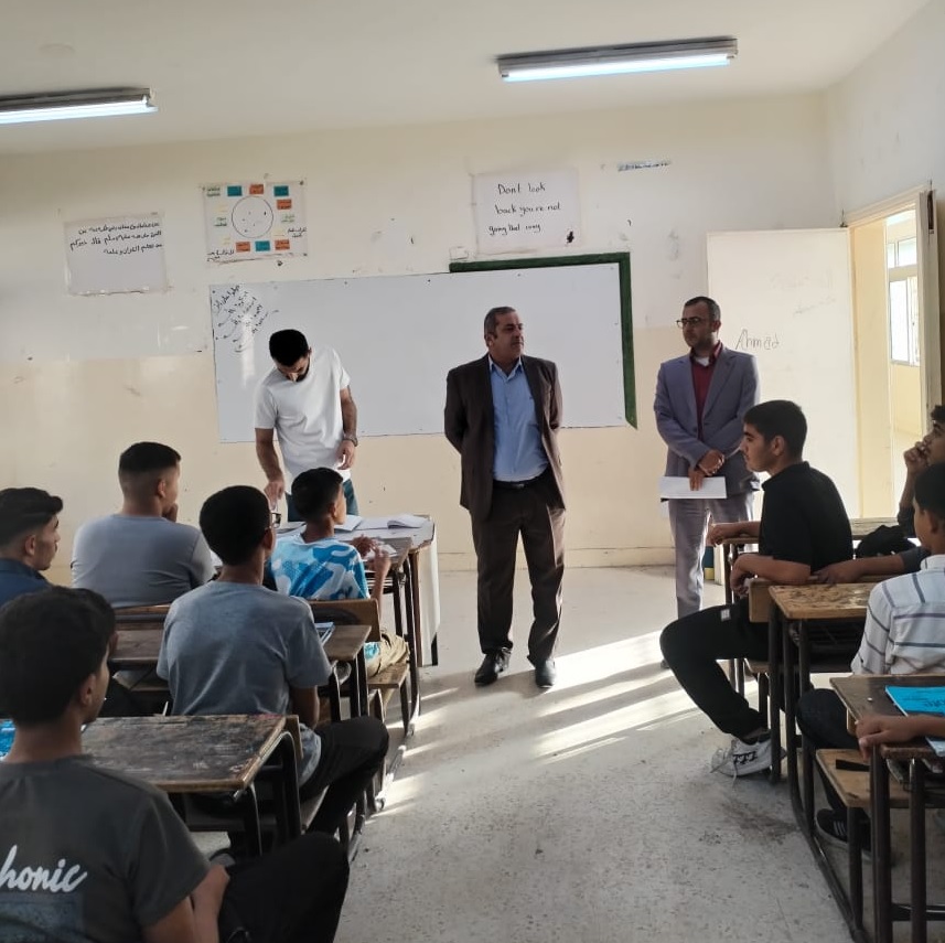 الشديفات يتابع الطابور الصباحي في مدرسة خالد بن الوليد