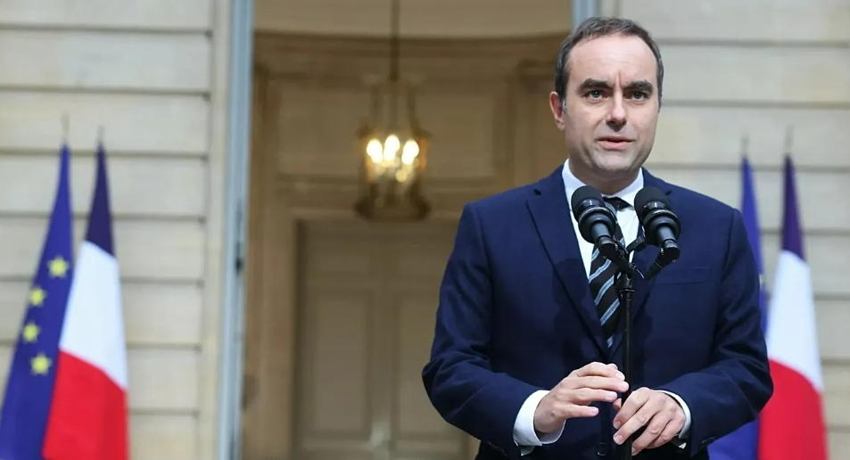 استقالة رئيس الوزراء الفرنسي سيباستيان ليكورنو