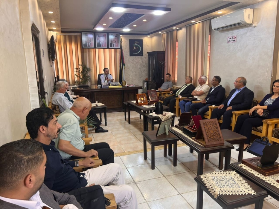 أبو عزام: يلتقي بلجنة التعليم المهني في جرش