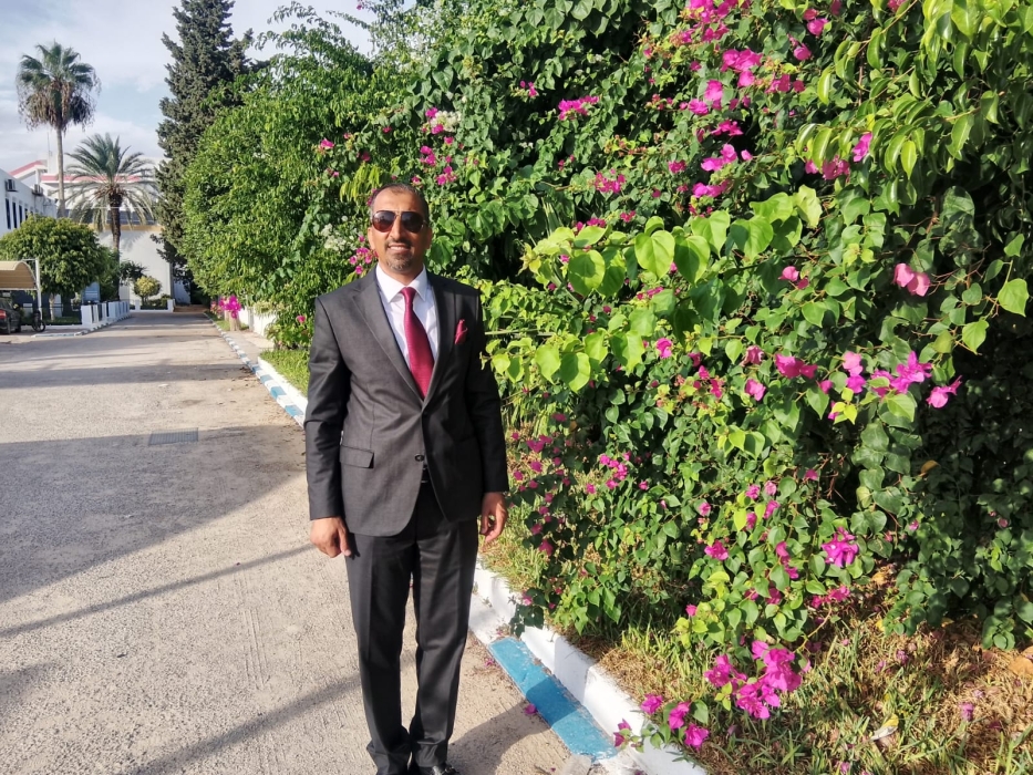 الدكتور عماد العقيل  ينال درجة الدكتوراه بامتياز من جامعة صفاقس التونسية