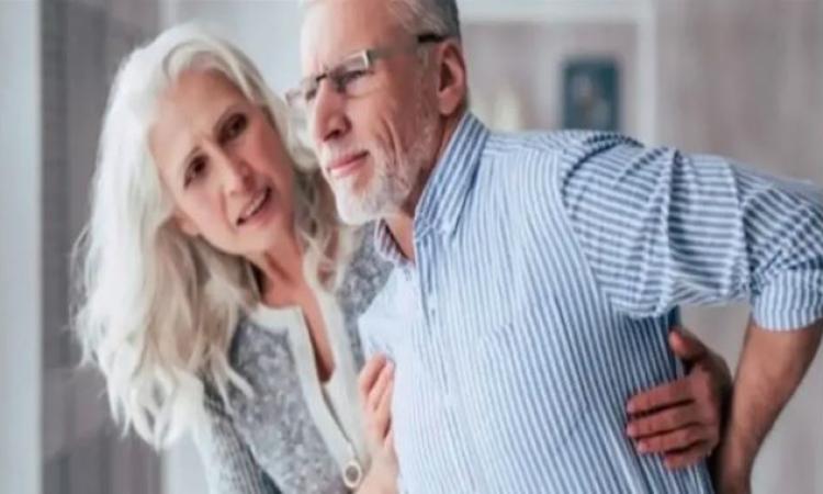 الوخز بالإبر يثبت فعاليته في علاج آلام الظهر المزمنة لدى كبار السن