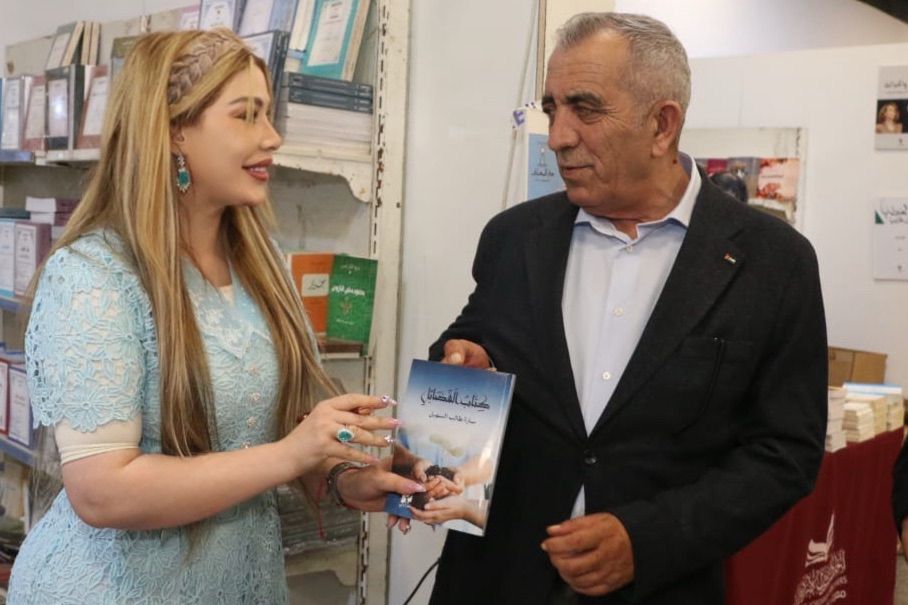 الكاتبة الدكتورة سارة طالب السهيل توقّع الطبعة الثانية من سلسلة “آدم” في معرض عمّان الدولي للكتاب