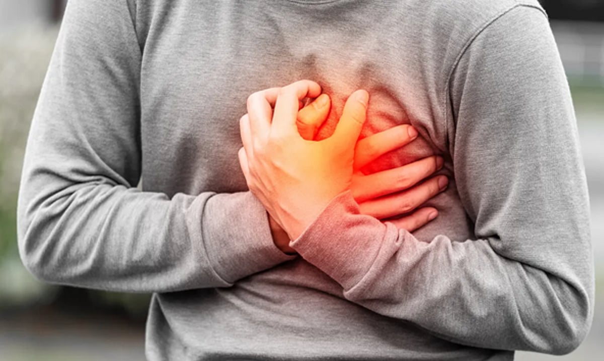 إذا أٌصبت بأزمة قلبية وأنت بمفردك.. 3 أشياء افعلها فورًا و3 تجنبها تمامًا