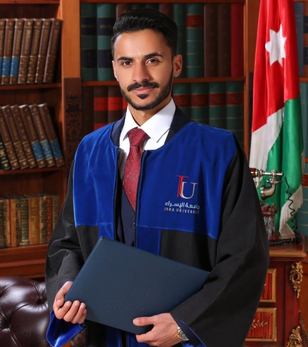 الشيخ ياسر الجازي يهنئ ابن عمه محمد الجازي بتخرّجه بامتياز من جامعة الإسراء