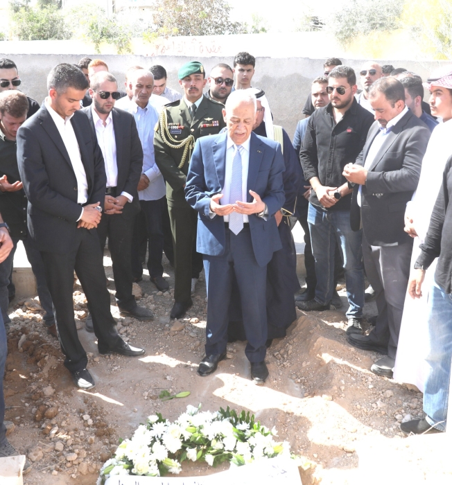 مندوبًا عن الملك وولي العهد.. العيسوي يشارك في تشييع جثمان الشاب فواز أبو تايه...صور