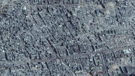 أهالي غزة يعودون فوق الركام .. وصور توثق دماراً شاملاً