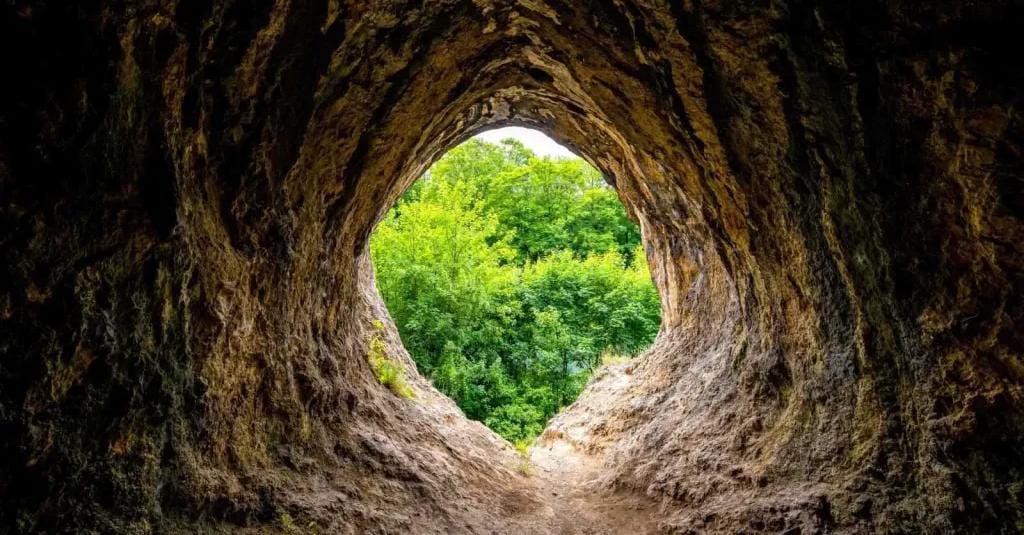 تفسير الحلم بالمغارة في المنام ودلالاته العميقة