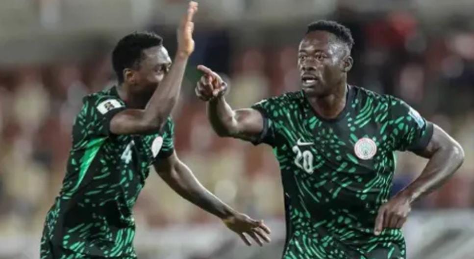 حادث مرعب لطائرة منتخب نيجيريا في الهواء...صور