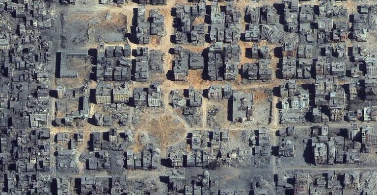 نصف مليون فلسطيني عادوا لمدينة غزة المدمرة