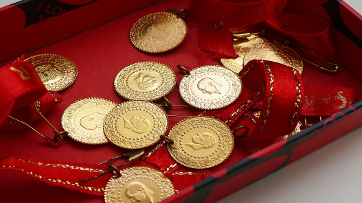 الحلي والمجوهرات: ارتفاع الطلب على الليرات الذهبية لغايات الادخار والاستثمار