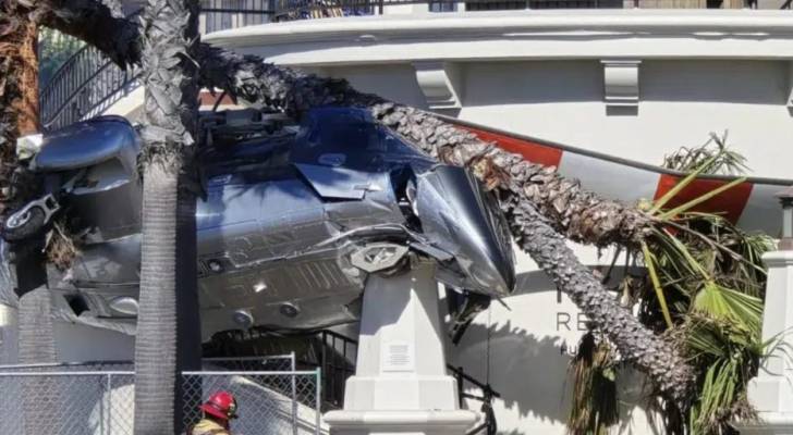 إصابة 5 أشخاص في تحطم مروحية على فندق بشاطئ هنتنغتون في كاليفورنيا