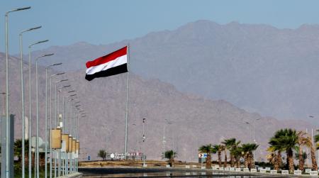 أكسيوس عن ترامب: من الجيد أن يحضر عباس قمة شرم الشيخ