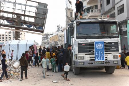 الأونروا: نحتاج إلى الضوء الأخضر لنقل المساعدات إلى غزة