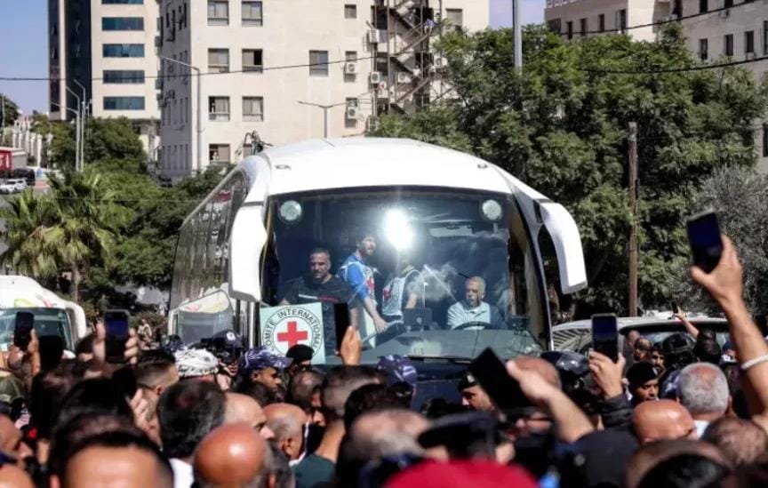 تفاصيل عملية تبادل الأسرى اليوم: 20 حنديا إسرائيليًا مقابل 1986 أسيرًا فلسطينيًا