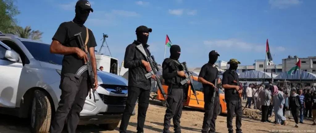 ترامب يفاجئ العالم بشأن مصير سلاح المقاومة: منحنا حماس ”الضوء الأخضر”!