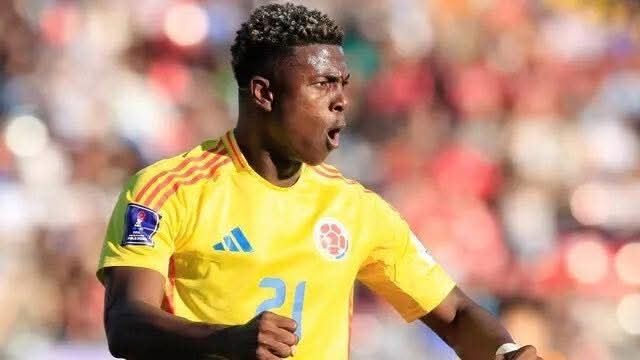 برشلونة يراقب نجمًا كولومبيًّا بعد تألقه في كأس العالم تحت 20 عامًا