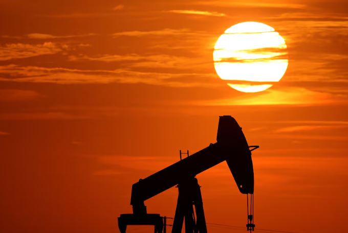 النفط يرتفع 1 بعد إعلان ترامب توقف الهند عن شراء النفط الروسي