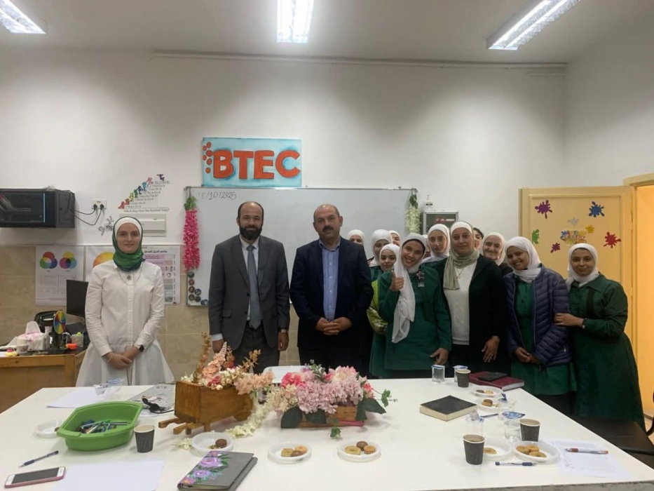 مدير مركز الاستشارات بجامعة جرش يحاضر عن الطاقة المتجددة في جرش الثانوية