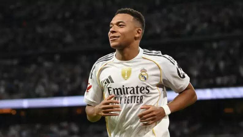 مبابي لا يستطيع قيادة سيارته الجديدة .. لا يمتلك رخصة قيادة حتى الآن