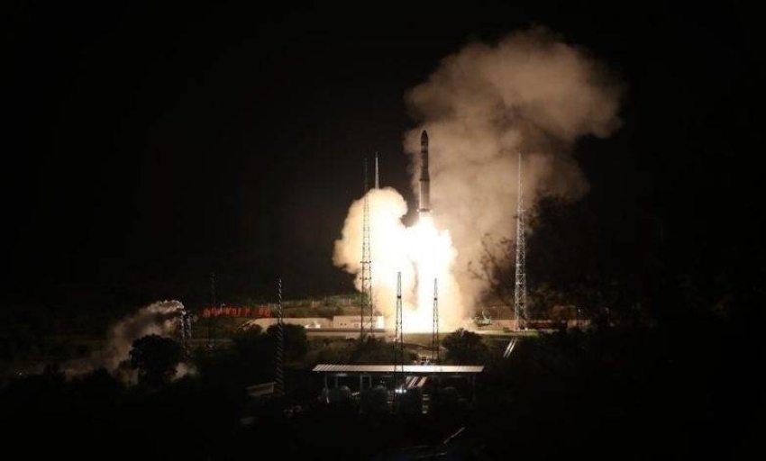 الصين تطلق أقمارًا اصطناعية خاصة بالإنترنت إلى الفضاء