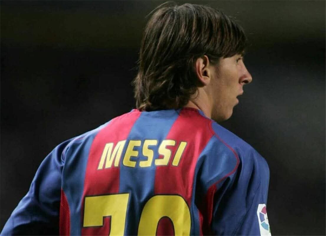 ميسي يستعيد ذكرياته مع برشلونة: 21 عامًا بالفعل، أمر مذهل!