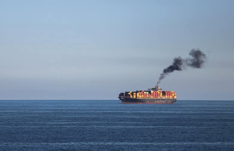 تأجيل اعتماد خطة خفض انبعاثات الغازات المسببة للاحترار المناخي من السفن لمدة عام