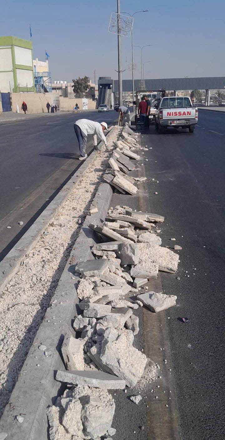 بلدية الزرقاء تبدأ بصيانة كوابل الإنارة بين إشارات المجمع وميدان الجيش ....صور