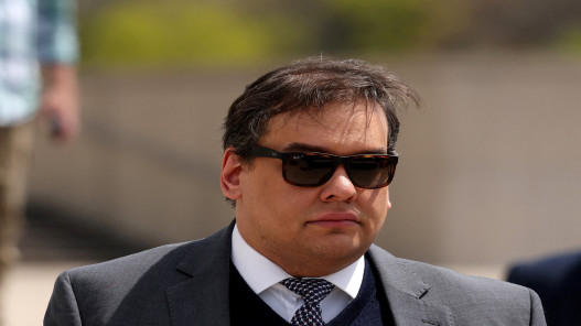 ترامب يأمر بالإفراج عن نائب سابق متهم بالاحتيال وسرقة هويات